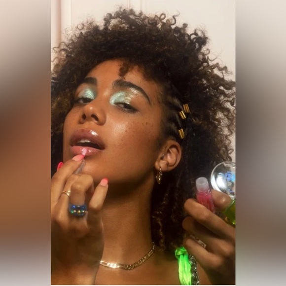 Lottie London Holiday Full Face Makeup Set with Eyeshadow Palette - Picture 5 of 11